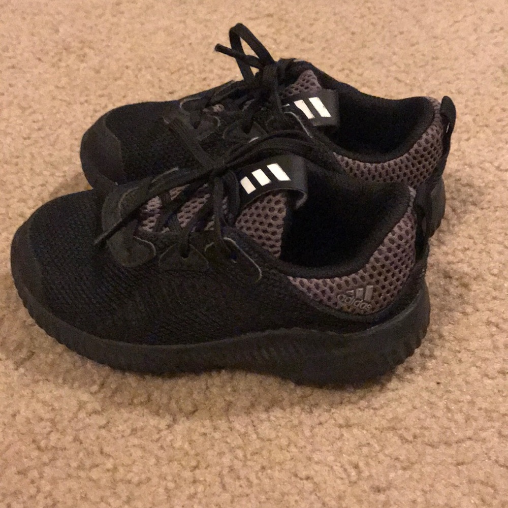 Size 8k adidas tennis shoes